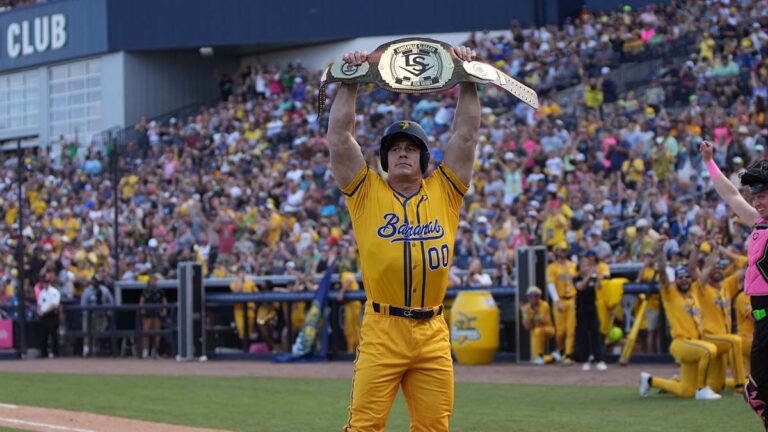 John Cena deja la lucha libre para jugar béisbol: la espectacular entrada con los Savannah Bananas