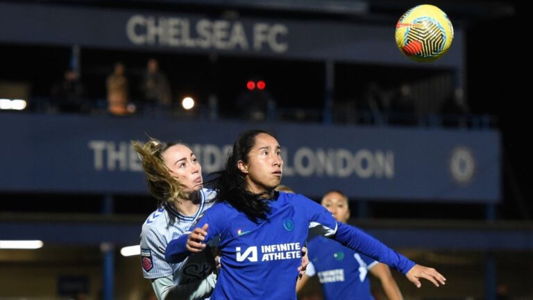 Mayra Ramírez brilla en su primer partido como titular con Chelsea tras el histórico fichaje