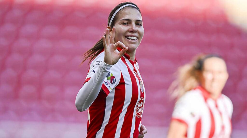 Alicia Cervantes vuelve a hacer historia en la Liga MX Femenil  en goleada de Chivas ante Santos