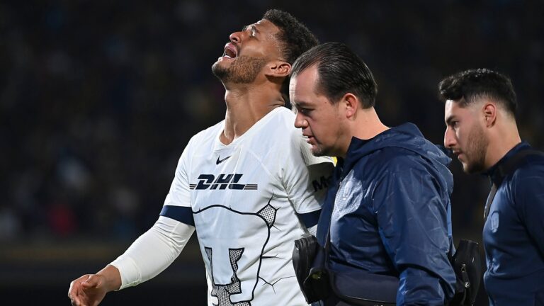 ¡Alarmas en Pumas! José Caicedo sale entre lágrimas en el duelo entre Pumas y Santos