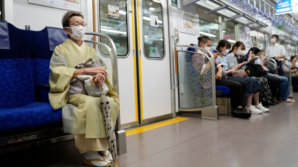 japoneses trabajando cansancio