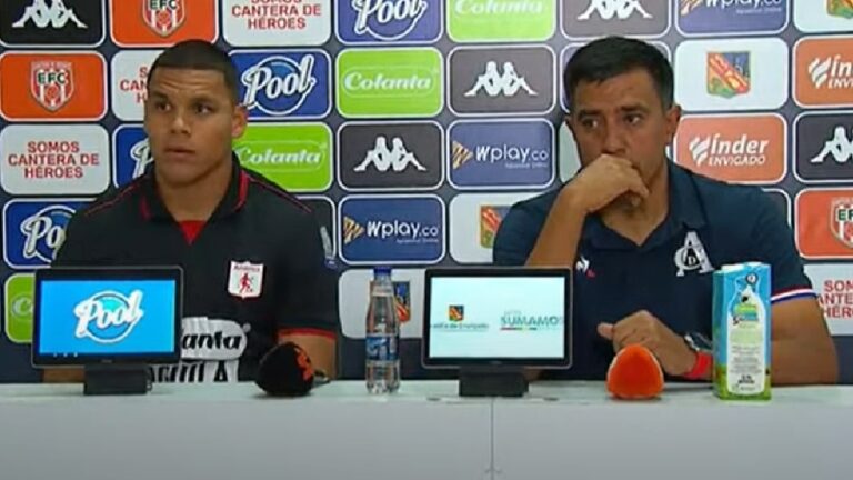 Joel Graterol y César Farías desconcertados en la rueda de prensa, luego del arbitraje en el partido contra Envigado