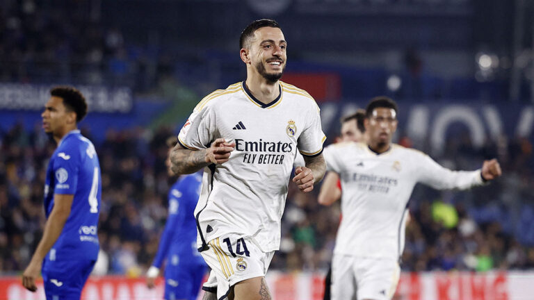 El doblete de Joselu permite al Real Madrid asaltar la cima de LaLiga de España