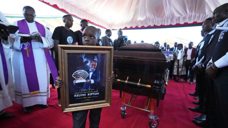 Kevin Kiptum recibe un funeral de estado en su natal Kenia
