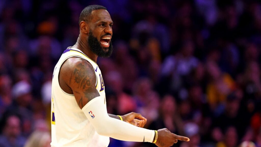 LeBron analiza una renovación millonaria con los Lakers para convertirse en el jugador mejor pagado de la NBA