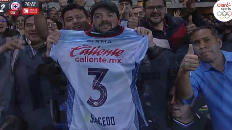 ¡Gran gesto! Carlos Salcedo regala su playera a un aficionado en el León vs Cruz Azul