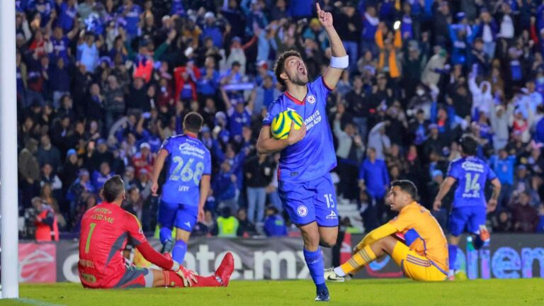 Cruz Azul duerme como líder del Clausura 2024 tras vencer a Tigres con un autogol
