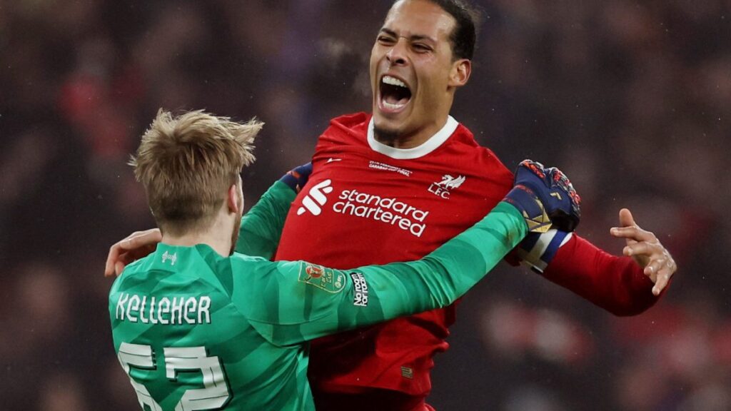 El Liverpool es campeón de la Carabao Cup luego de vencer por la mínima diferencia al Chelsea gracias al gol de Van Dijk