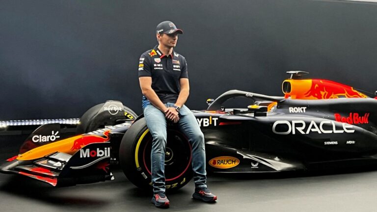 Max Verstappen, durante la presentación del nuevo RB20 de Red Bull: “Espero con ansias llegar a Bahrein, probar el auto y entenderlo”