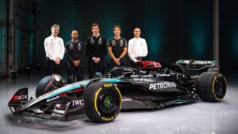 Mercedes presenta el W15, último coche de la era Lewis Hamilton