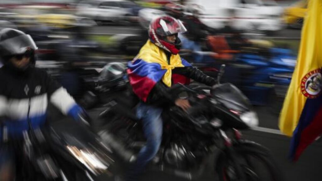 Motociclistas en una protesta en Colombia. - AP.