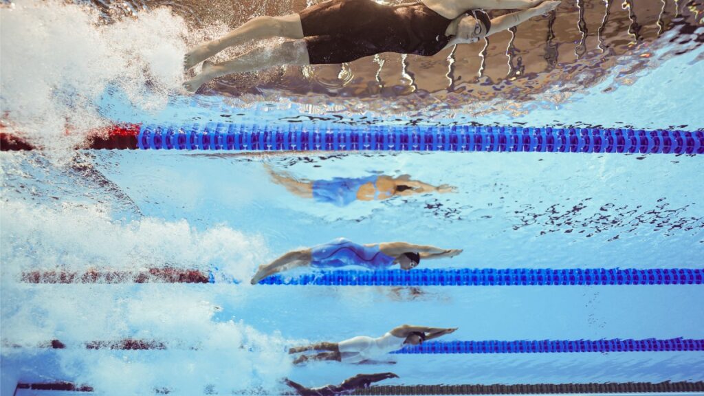 Los cuerpos de los nadadores se distinguen si hacen distancias de velocidad o de fondo | Reuters