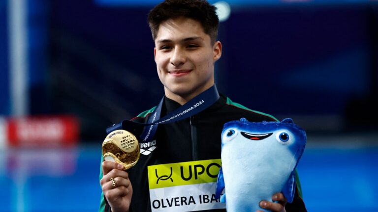 ¡Clavados de oro! Osmar Olvera se corona en el trampolín 1m del Mundial de Natación Doha 2024