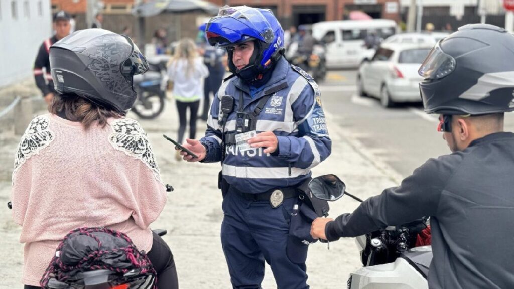 Policia Transito Movilidad