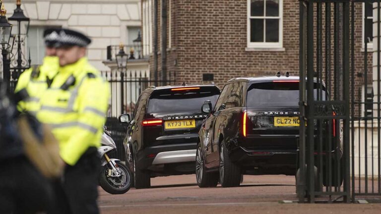 El príncipe Enrique ya está en Londres, tras el diagnóstico de cáncer del rey Carlos III