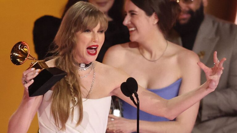 Taylor Swift rompe récord al llevarse su cuarto Grammy a Álbum del Año: “Es el momento más feliz de mi vida”