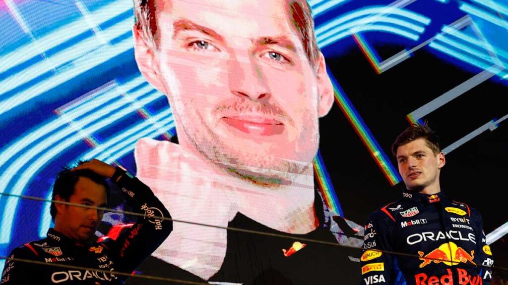 Checo Pérez y Max Verstappen en la premiación de Bahréin 2024