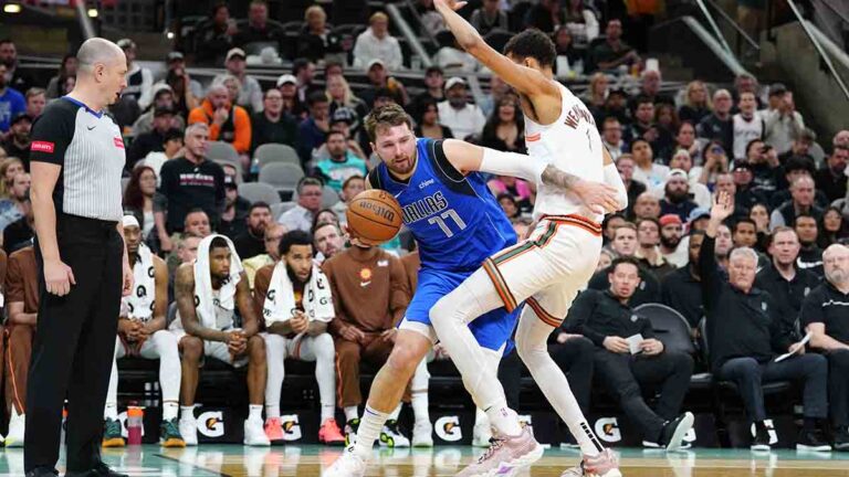 Kyrie Irving y Doncic lideran a los Mavs para imponerse a Wembanyama y los Spurs