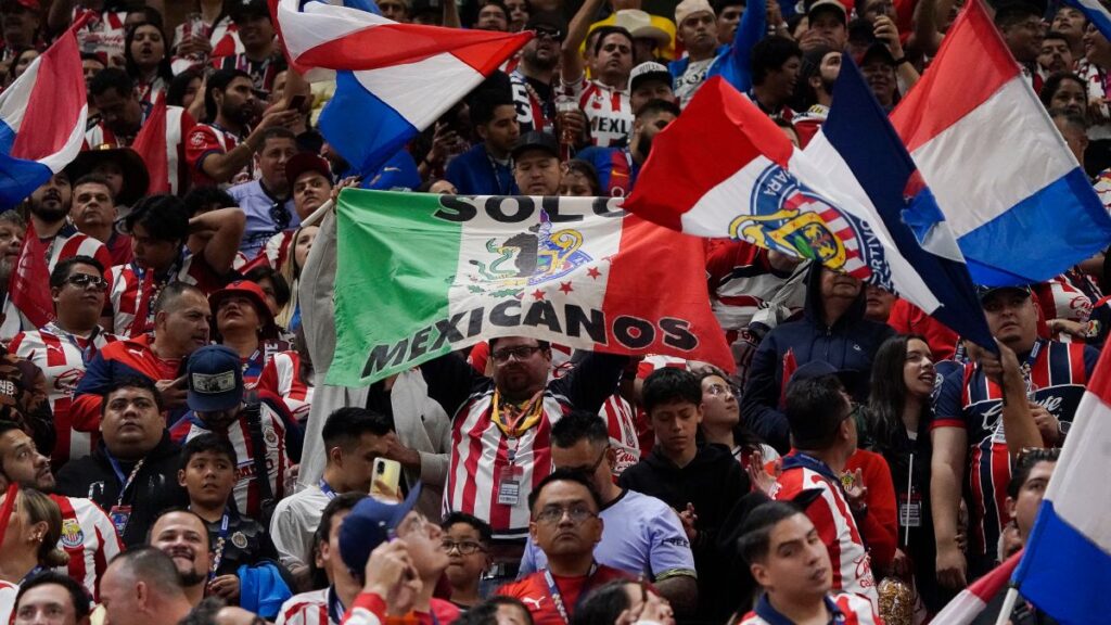 Afición de Chivas queda a deber en el Estadio Akron en los duelos ante América