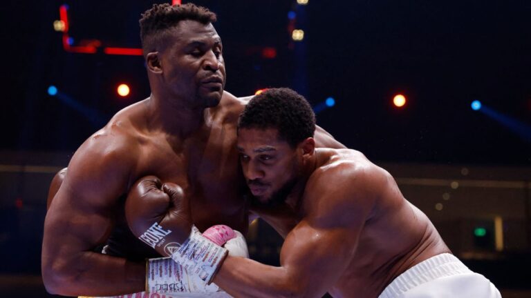 Anthony Joshua muestra su respeto a Francis Ngannou tras noquearlo: “Es un gran campeón, no debe abandonar el boxeo”