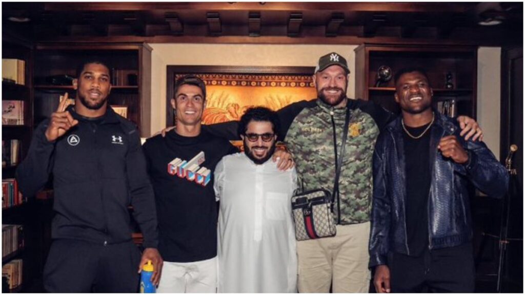 Anthony Joshua, Cristiano Ronaldo y Tyson Fury | X:@DAZNBoxing