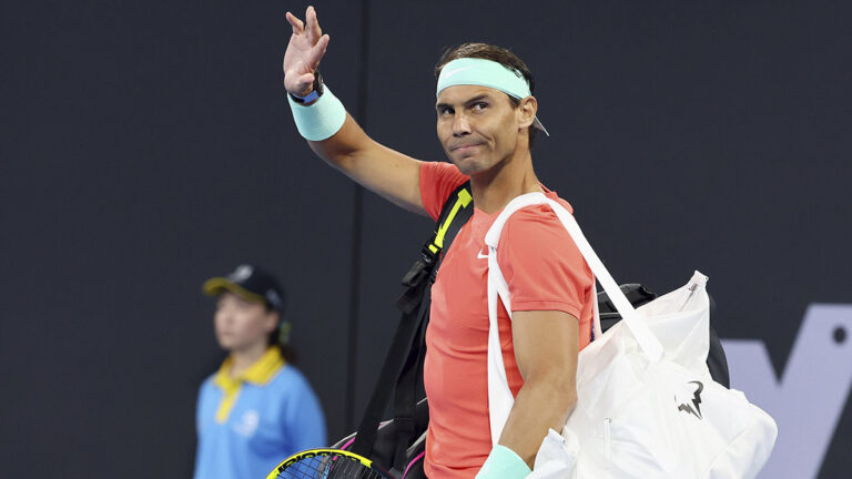 Rafael Nadal pierde ante Carlos Alcaraz en un partido de exhibición