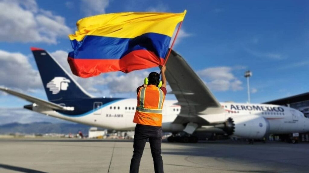 Avión en el aeropuerto de Bogotá. - @BOG_ELDORADO.