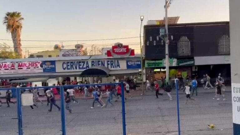 ¡Lamentable! La violencia aparece en los alrededores del Estadio Jalisco