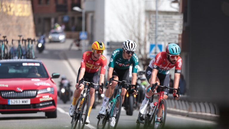 Marijn Van den Berg se queda con la cuarta etapa de la Volta a Catalunya en Lleida