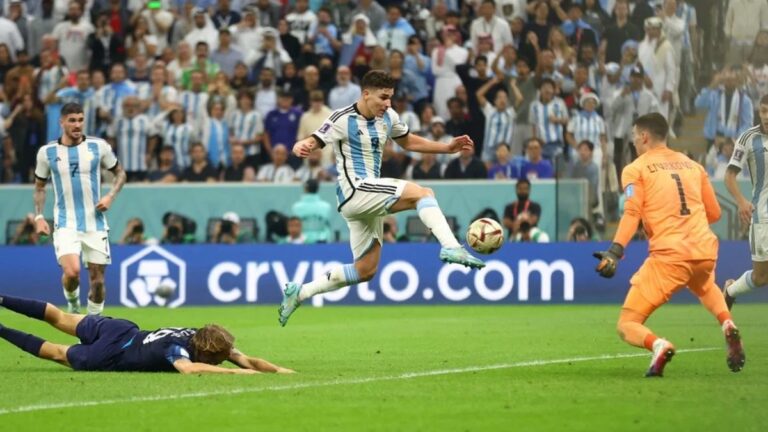La otra sequía que preocupa: ¿Cuánto lleva Julián Álvarez sin hacer un gol con Argentina?