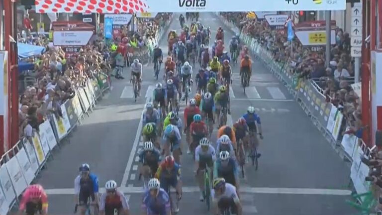 Axel Laurance se alza con la victoria de la etapa 5 de la Volta a Catalunya tras un emocionante sprint