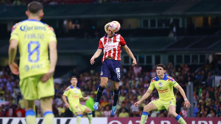 Cade Cowell anota su primer gol en un Clásico Nacional