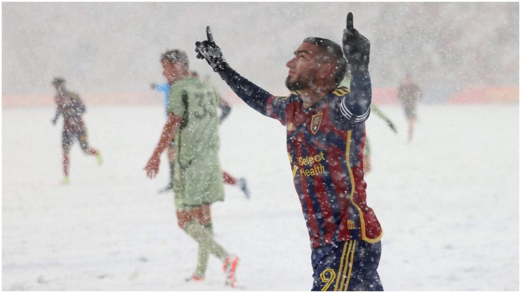 Cristian Arango hace un angelito de nieve en la MLS | Reuters