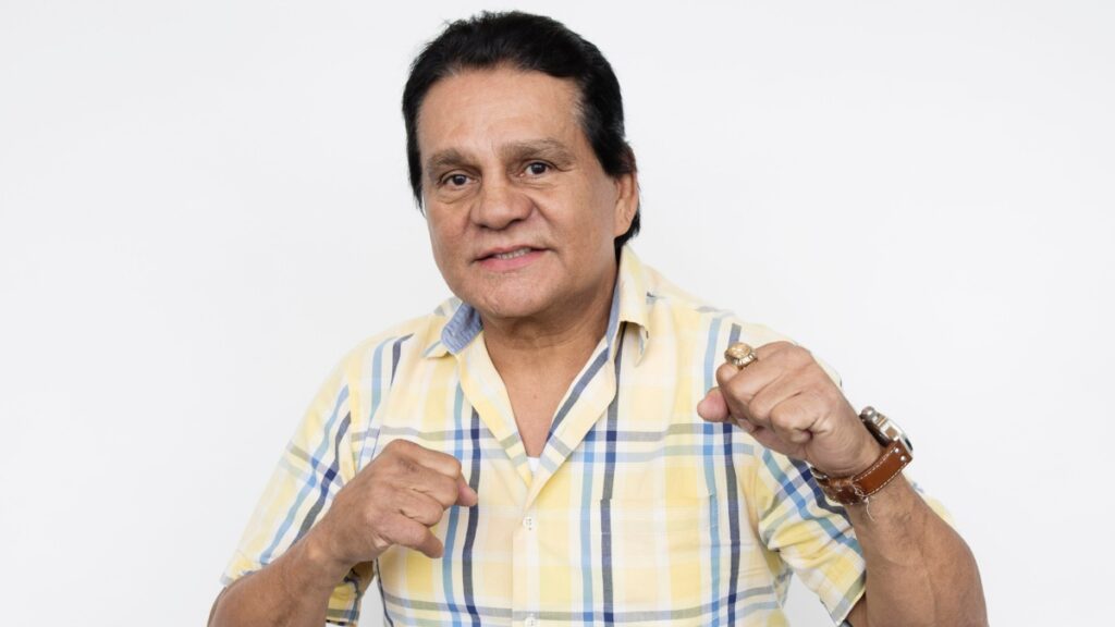 Roberto Durán reaparece en público en la pelea de Canelo Álvarez | AP