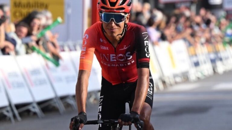 Ineos confirma el estado de Egan Bernal tras la caída en la etapa 1 de la Vuelta a Cataluña