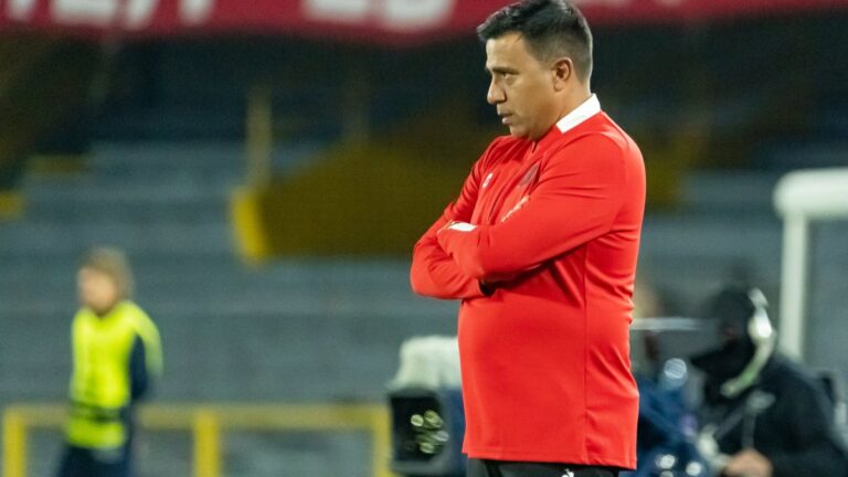 César Farías se escuda en los árbitros tras el empate ante Fortaleza: “Recibimos un número de tarjetas rojas llamativo”