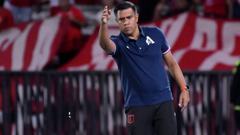 César Farías y la ‘clave’ para sacudirse en la Copa Sudamericana: “Jugar con seriedad y hacer las cosas como las venimos haciendo”