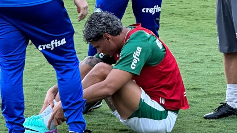 ¿Otro susto para la Selección? Richard Ríos sufre golpe en pleno calentamiento