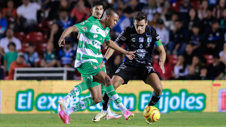 Santos Laguna corta racha positiva de Gallos y se hace de la victoria en La Corregidora