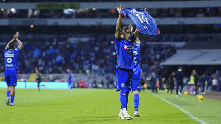 Uirel Antuna y Cruz Azul dedican sus goles al pequeño José Armando, pequeño aficionado que padece cáncer