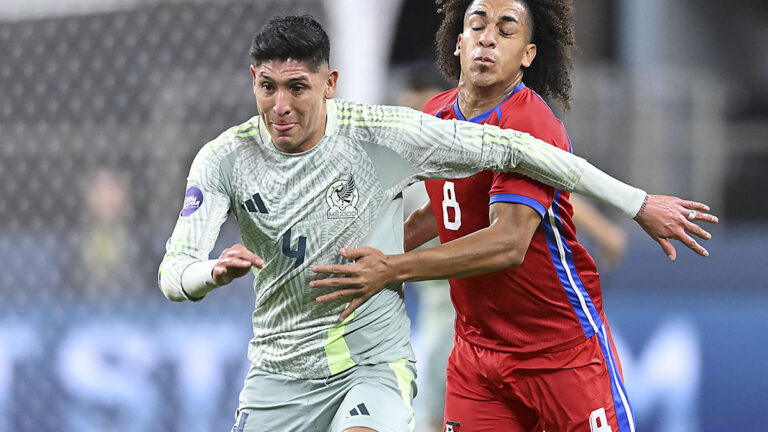 La selección mexicana luce su nuevo uniforme en el Final Four ante Panamá