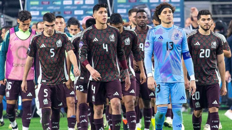 La selección mexicana regresa al país tras la derrota ante Estados Unidos en la Liga de las Naciones de la Concacaf