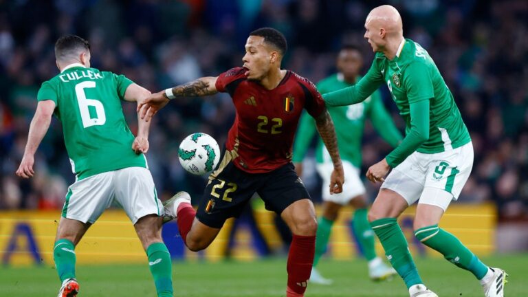 Irlanda resiste en casa ante Bélgica y saca el empate en espeso partido