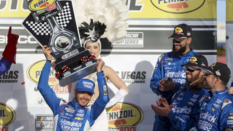Kyle Larson triunfa nuevamente en Las Vegas para mantener invicto a Chevrolet en NASCAR
