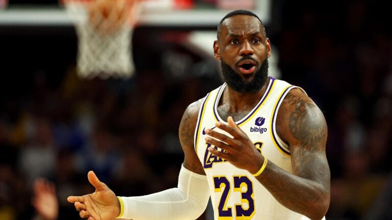 ¡Alarmas en los Lakers! LeBron James se resiente de su lesión y es duda frente a Bucks