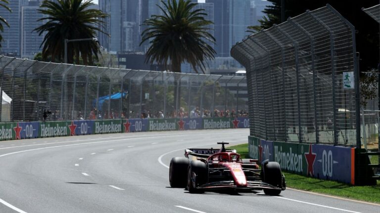Leclerc domina las Libres 2 en Australia ante los problemas de Verstappen; Checo Pérez, dentro del top 10