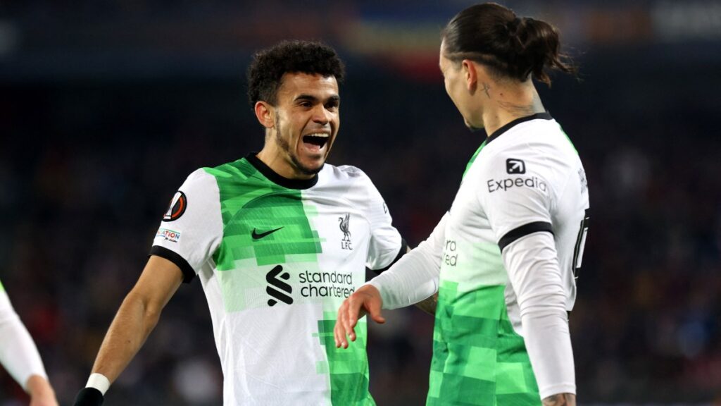 Luis Díaz y Darwin Núñez celebran un gol. - Reuters.