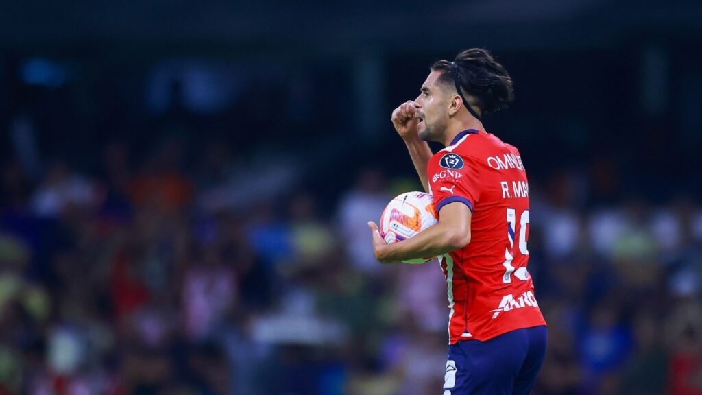 Ricardo Marín anota el segundo gol que le da esperanza a Chivas. | Imago 7