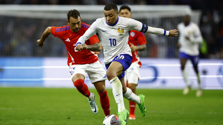 Francia, en casa y con Mbappé, remonta ante una complicada selección de Chile