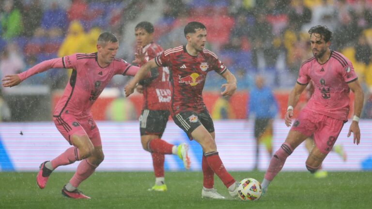 Lewis Morgan y la lluvia ahogan al Inter Miami para una goleada que hace extrañar a Messi